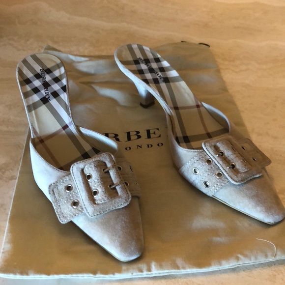 Burberry slip on. - Picture 1 of 2